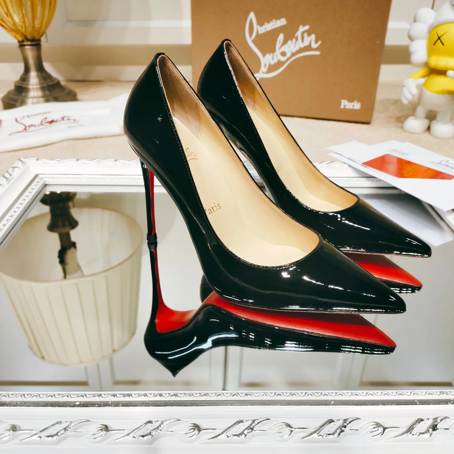 👟👟Ex-factory price 560👟👟 🎀Christian Louboutin (Christian Louboutin) CL red-soled shoes, early spring style.  A must-have high-heeled shoe for fairies, with 5 types of heel heights to choose from! The original version was disassembled and developed, produced with original craftsmanship, and after 3 months of continuous debugging, it can be shipped perfectly. Stable and comfortable high heels allow every fairy to control them easily. The lines on the back of the foot are super sexy and suitable for various occasions. Original matching packaging! 💞Fabric: Imported sheepskin, cow patent leather, cowhide + special materials (other materials and colors can be customized according to drawings) 💕Inner lining, feet: imported sheepskin! 💕Outsole: Italian red high-gloss leather outsole 💕Heel height: 10cm 💕Number of sizes: 35-39 (34/40/41 can be customized)